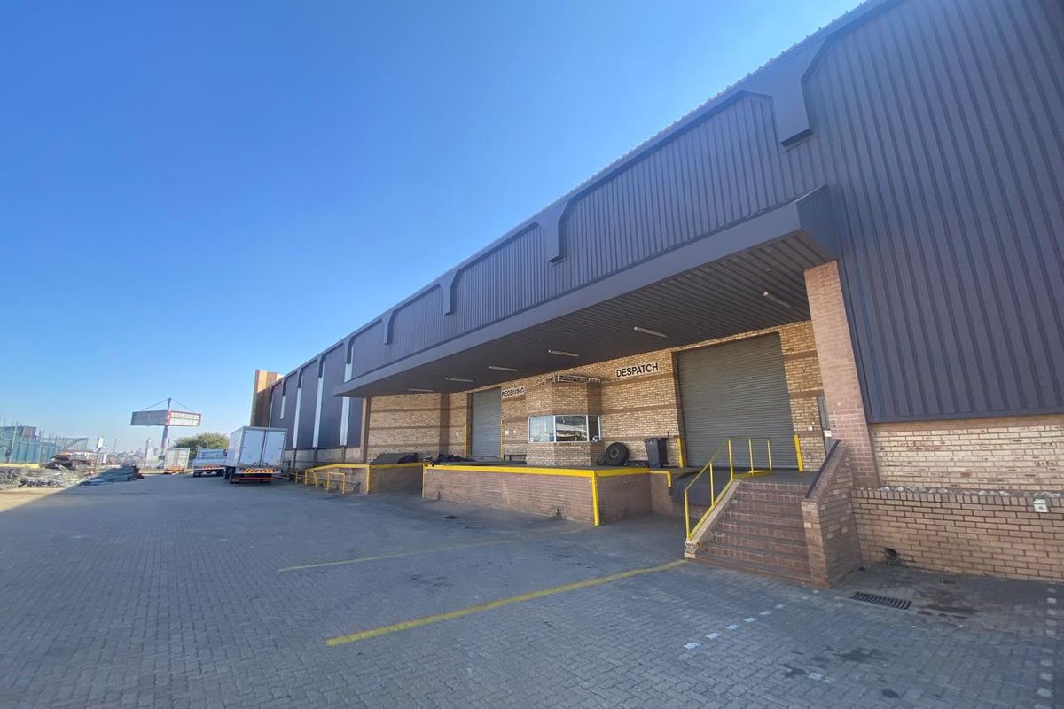 Freestanding Warehouse To Let in Midrand | N1 Highway Exposure | Dock Loading | Sprinklered Facility - Photo 5