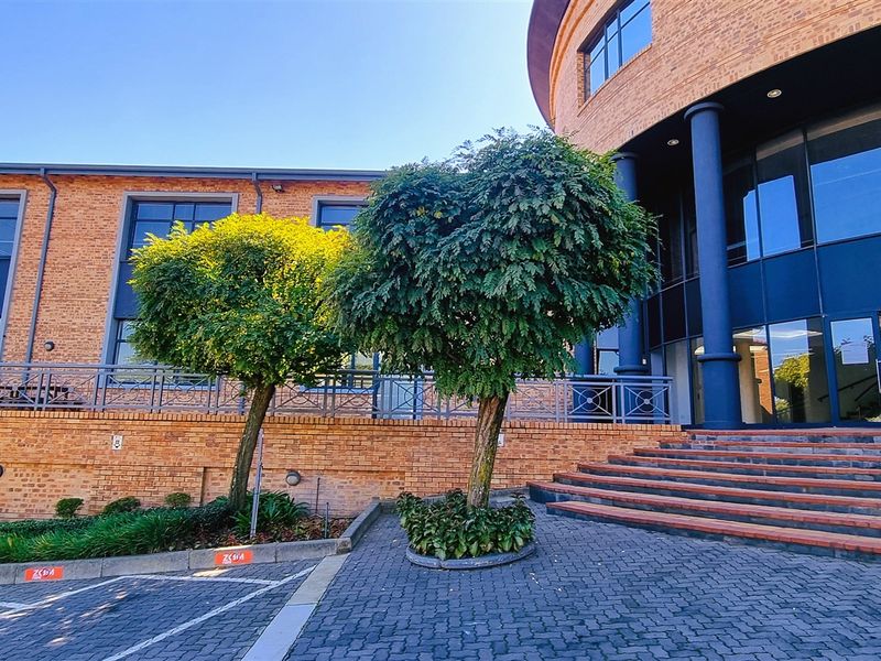 468m2 Office space to let in Rivonia - Photo 1