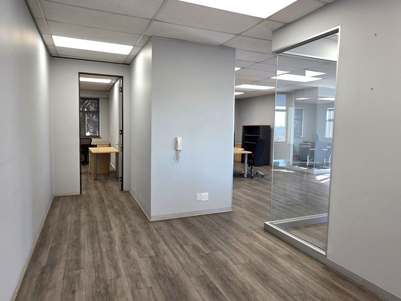 Office space to let in Peter Place - Photo 4