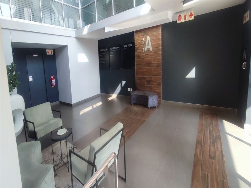 852m2 Offices to let in Cresta, Randburg - Photo 2