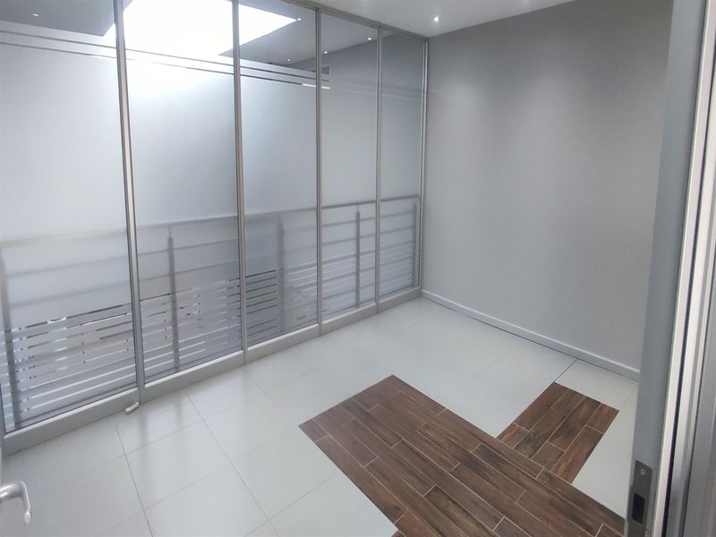 852m2 Offices to let in Cresta, Randburg - Photo 4