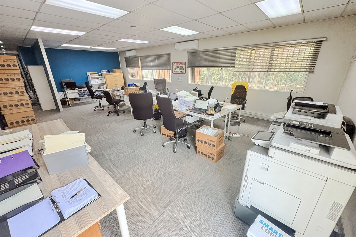 Office building to let - Photo 3