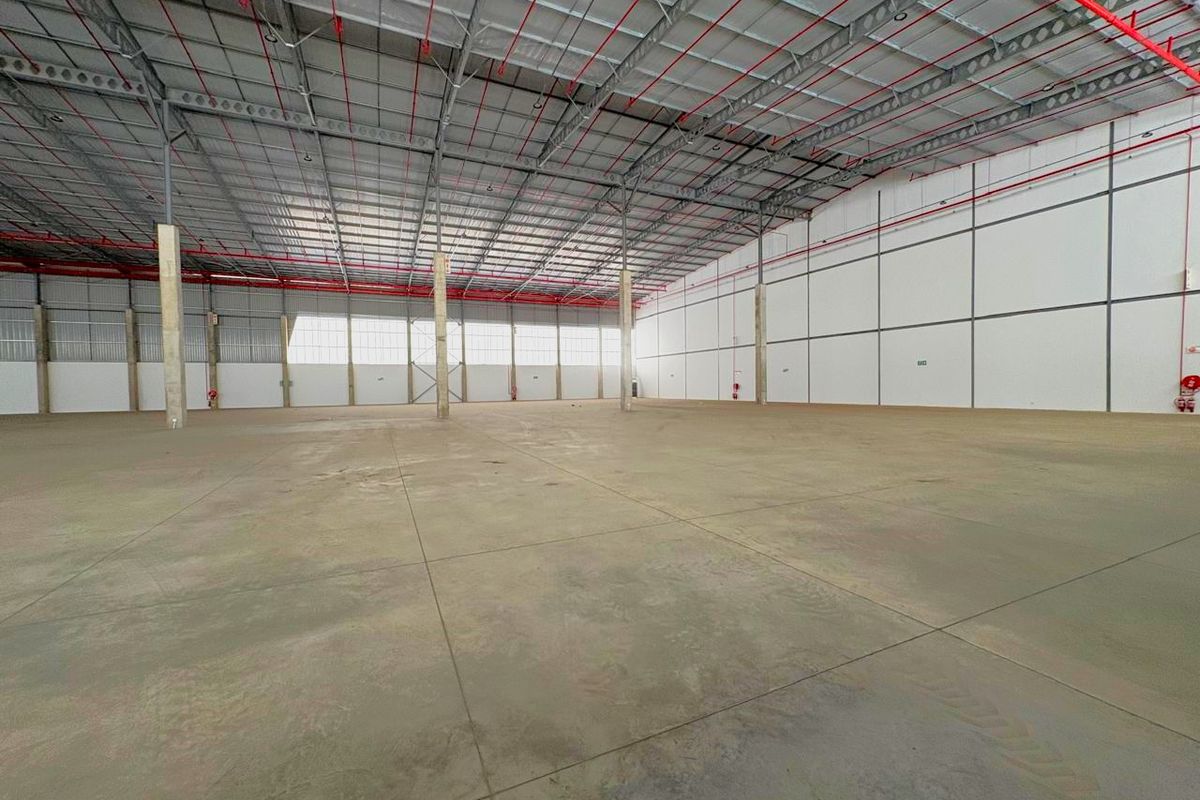 AAA-Grade Industrial Warehouse To Let - Prime Logistics Facility - Photo 3