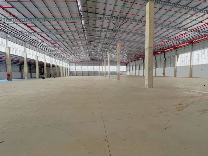 AAA-Grade Industrial Warehouse To Let - Prime Logistics Facility - Photo 2