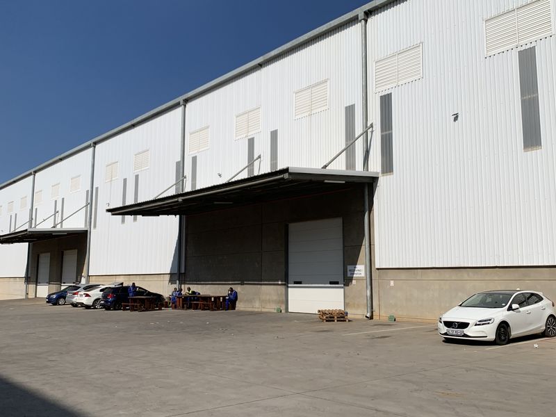 Warehouse to let in Pomona - Photo 3