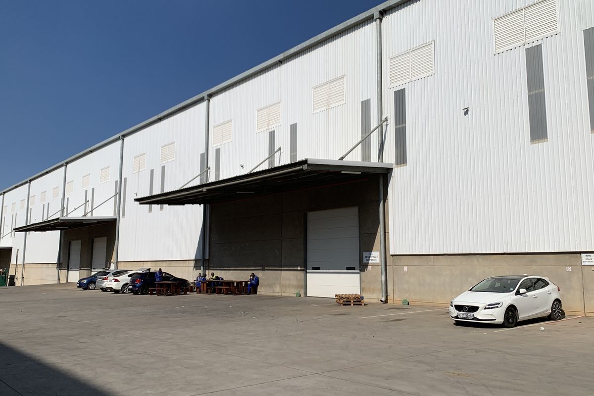 Warehouse to let in Pomona - Photo 3