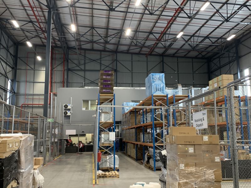Warehouse to let in Pomona - Photo 10