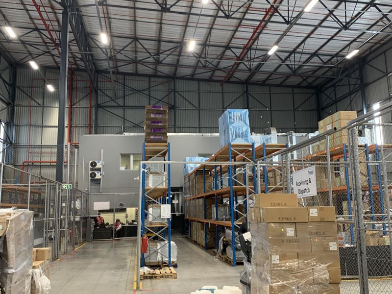 Warehouse to let in Pomona - Photo 8
