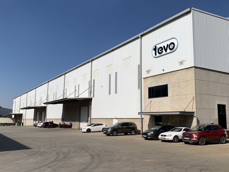 Warehouse to let in Pomona - Photo 2