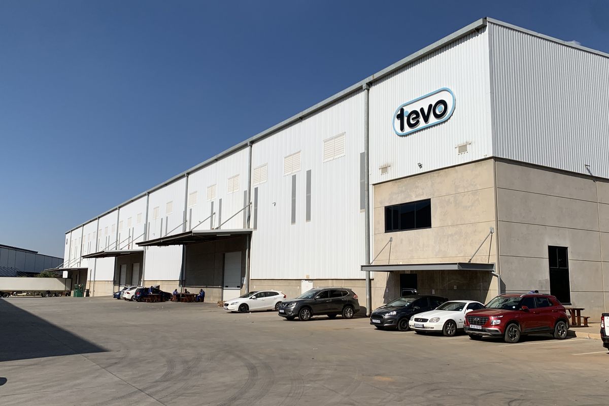 Warehouse to let in Pomona - Photo 2