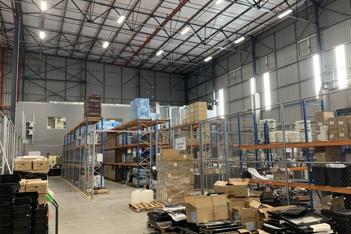 Warehouse to let in Pomona - Photo 4