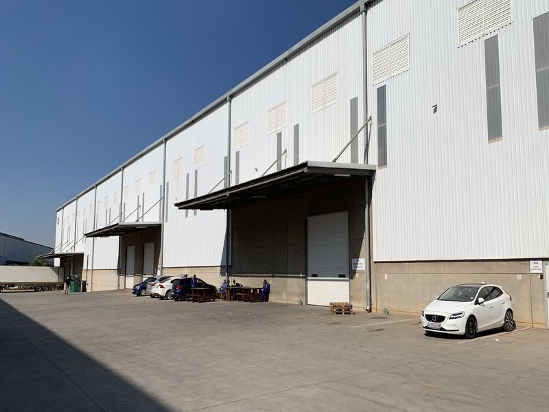 Warehouse to let in Pomona - Photo 2