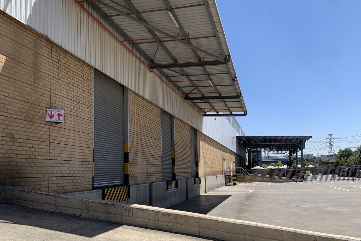 Warehouse to let in Gosforth Park - Photo 3