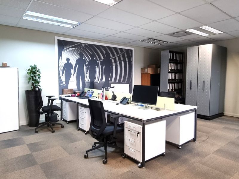 Furnished office space to let in Corner Main Office Park - Photo 10