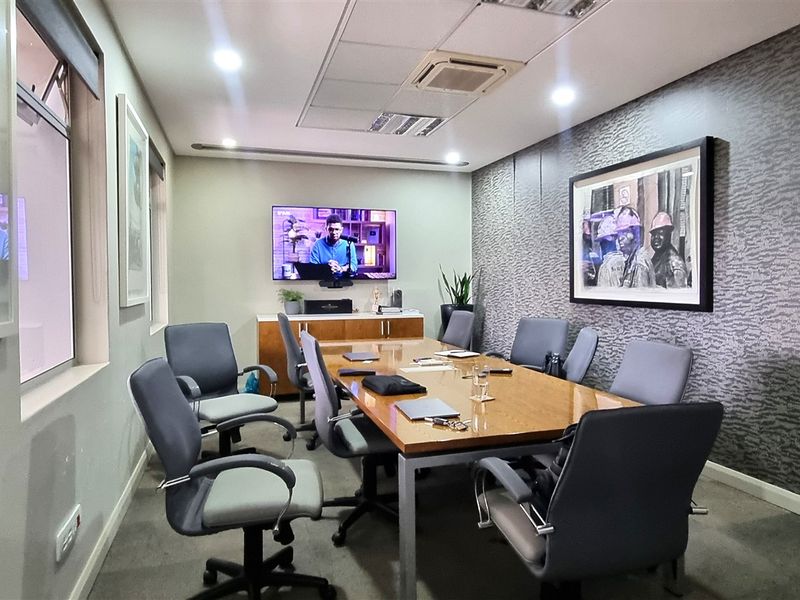 Furnished office space to let in Corner Main Office Park - Photo 3
