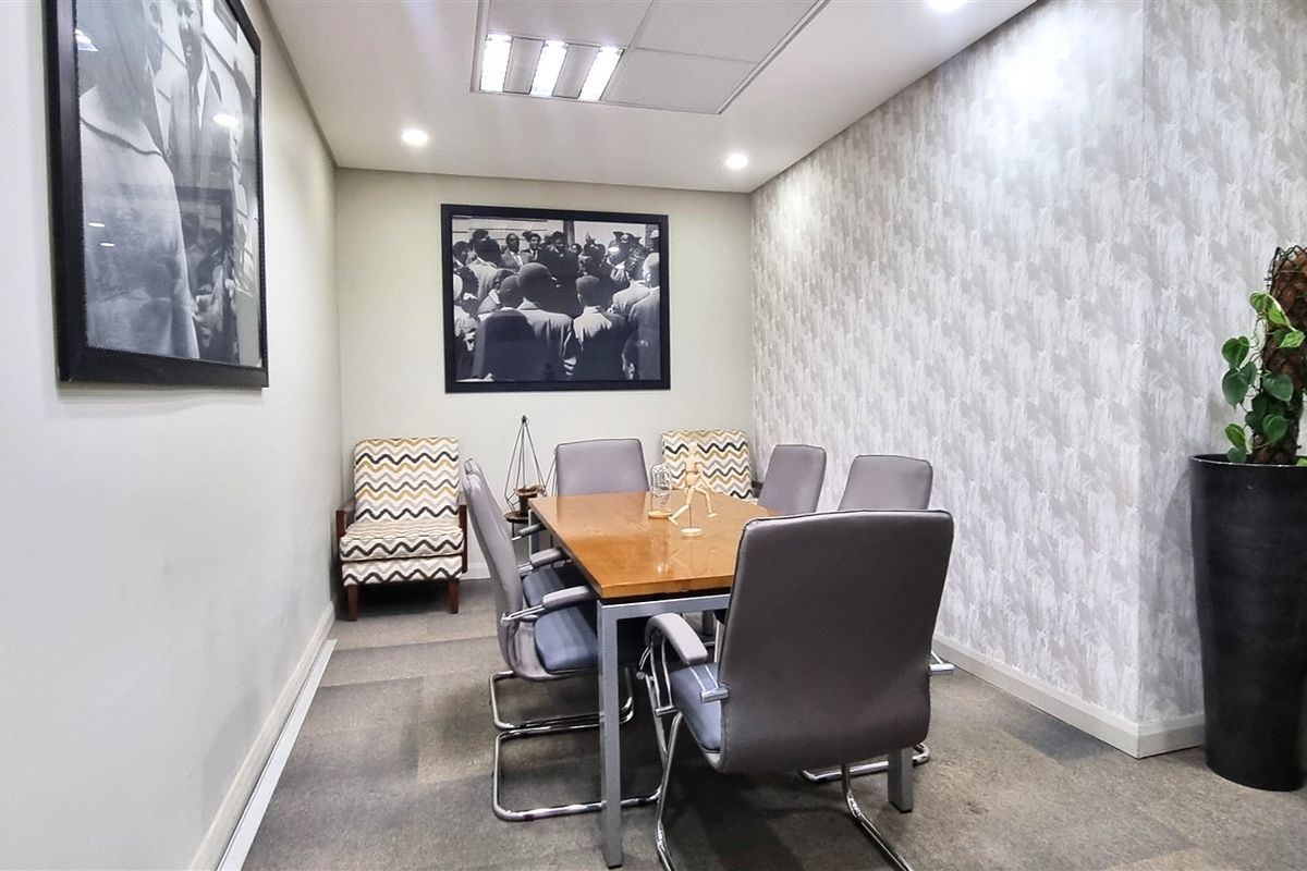 Furnished office space to let in Corner Main Office Park - Photo 4