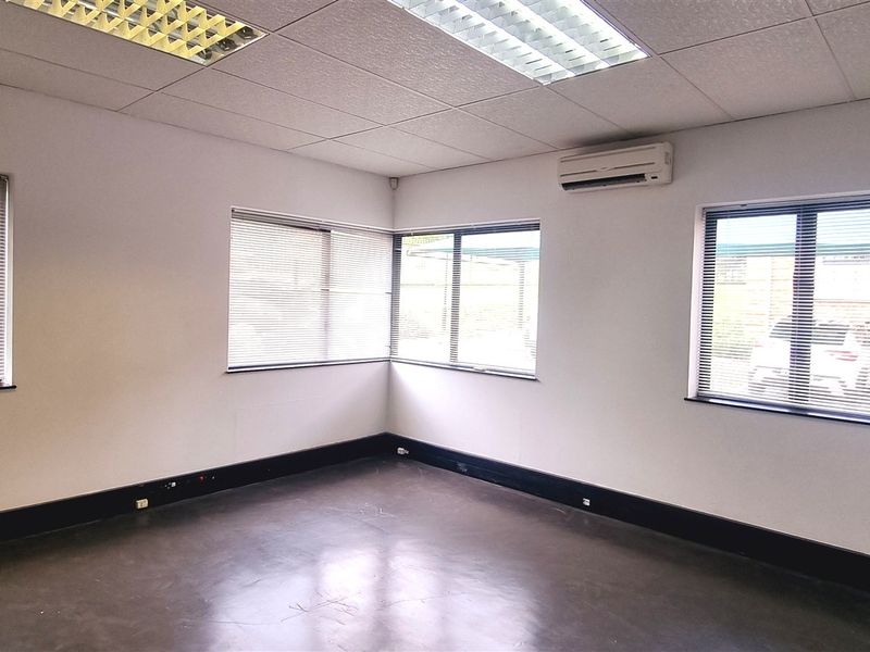 Office space to let in La Rocca Office Park - Photo 7