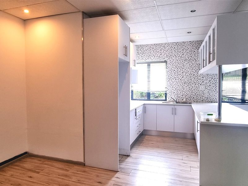 Office space to let in La Rocca Office Park - Photo 6