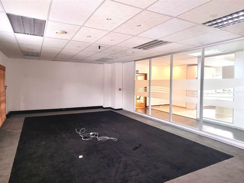 Office space to let in La Rocca Office Park - Photo 3