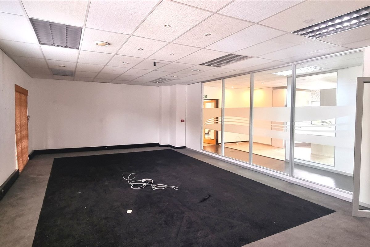 Office space to let in La Rocca Office Park - Photo 3
