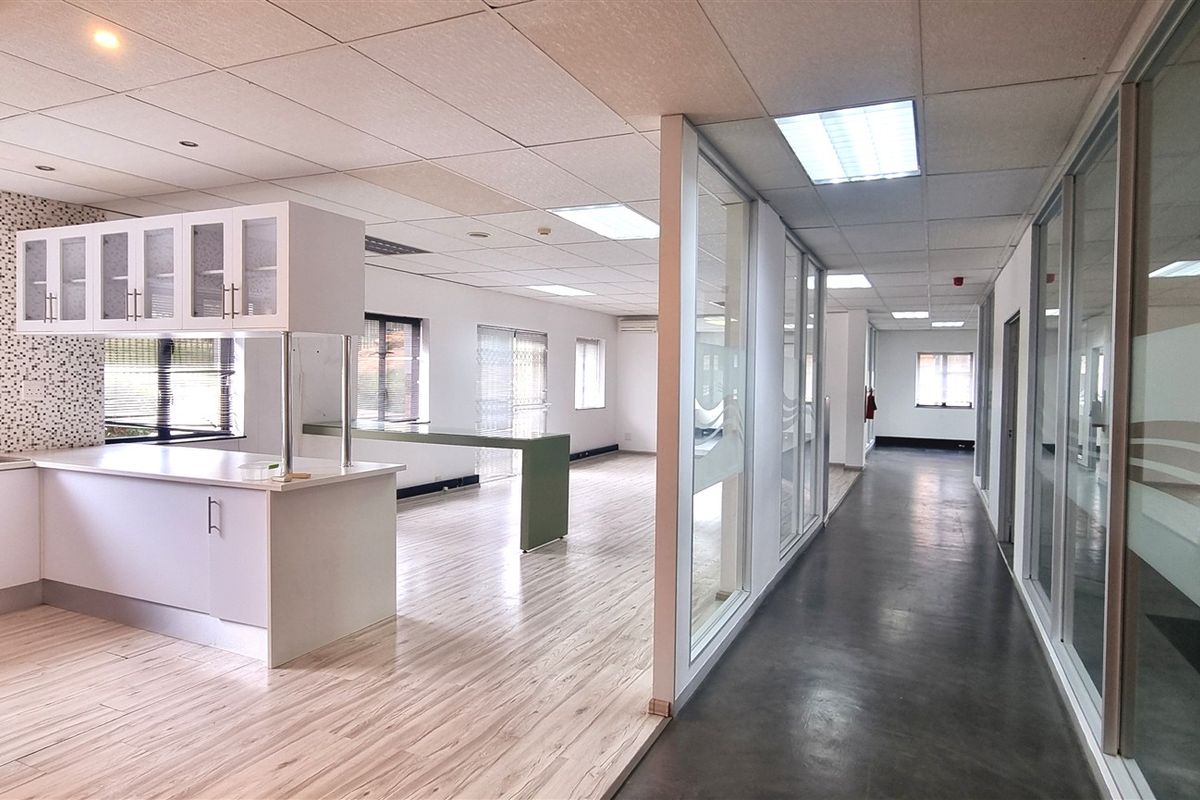 Office space to let in La Rocca Office Park - Photo 2