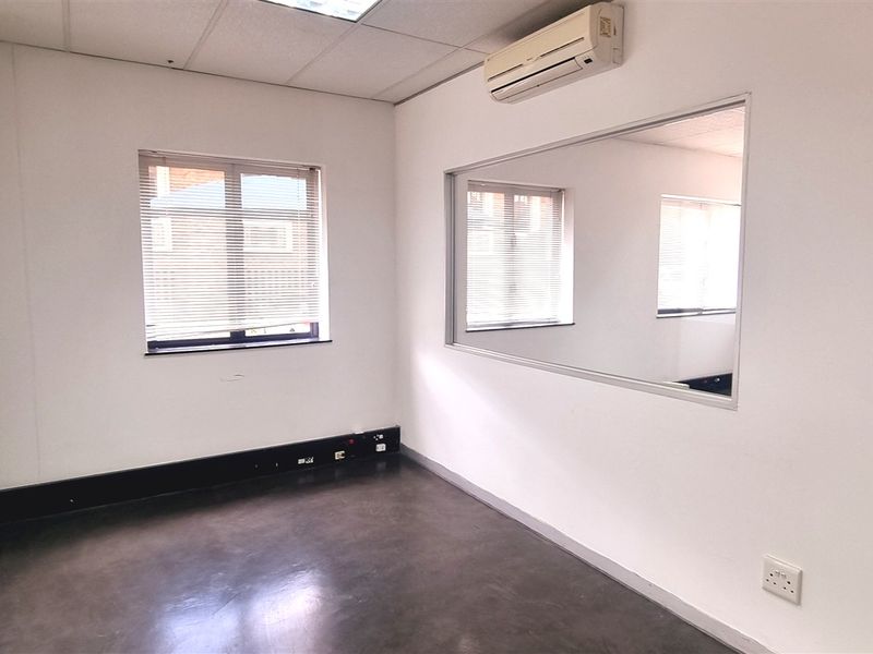 Office space to let in La Rocca Office Park - Photo 8