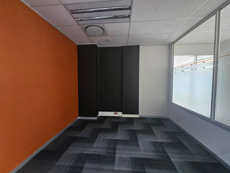 550 m2 Upmarket Office to let in Menlyn Maine : Open-plan and private offices - Photo 7