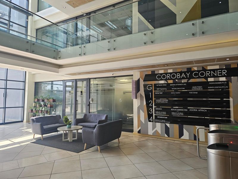 550 m2 Upmarket Office to let in Menlyn Maine : Open-plan and private offices - Photo 2