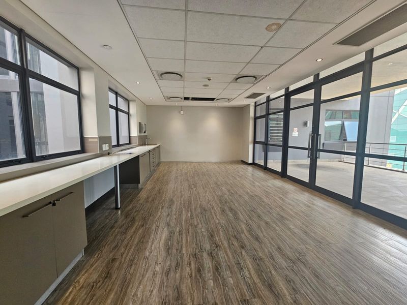 550 m2 Upmarket Office to let in Menlyn Maine : Open-plan and private offices - Photo 10