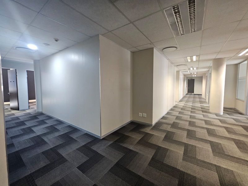 550 m2 Upmarket Office to let in Menlyn Maine : Open-plan and private offices - Photo 9
