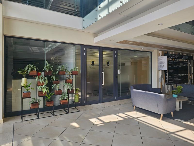 550 m2 Upmarket Office to let in Menlyn Maine : Open-plan and private offices - Photo 3