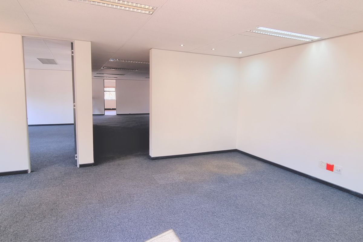 Office to let in Northdowns Office Park - Photo 3