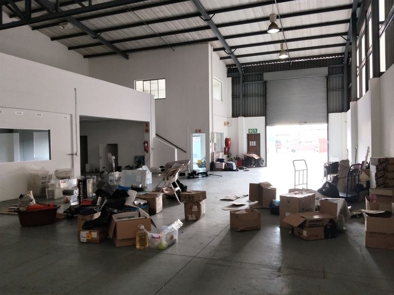 454m2  Warehouse  - TO LEASE - Photo 7