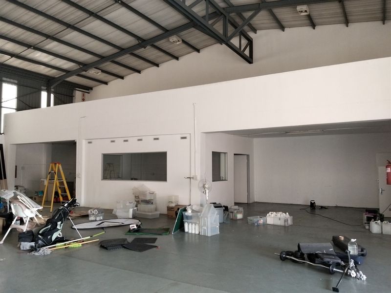 454m2  Warehouse  - TO LEASE - Photo 5