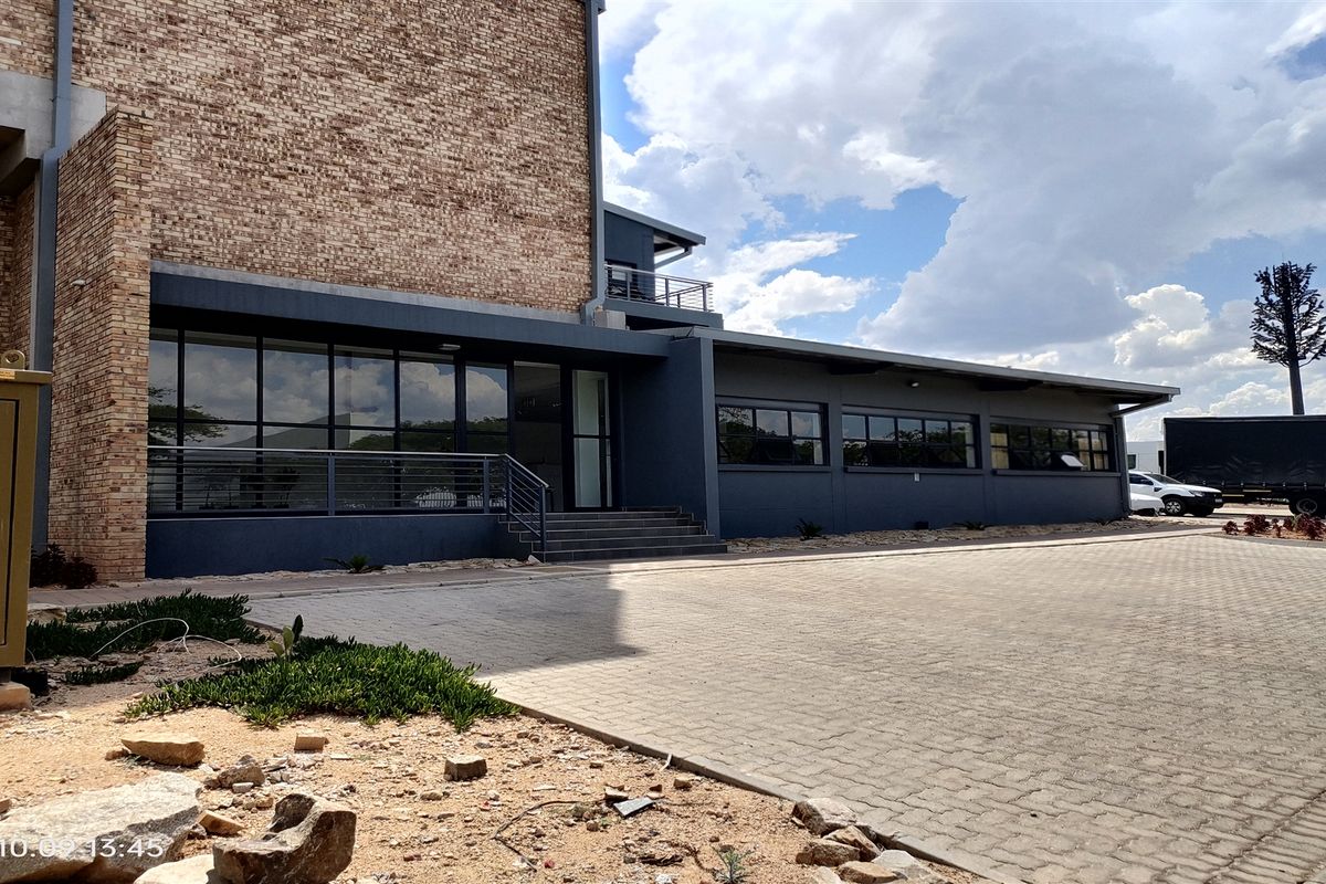 5024m2  Warehouse  - TO LEASE in KYA SAND - Photo 3
