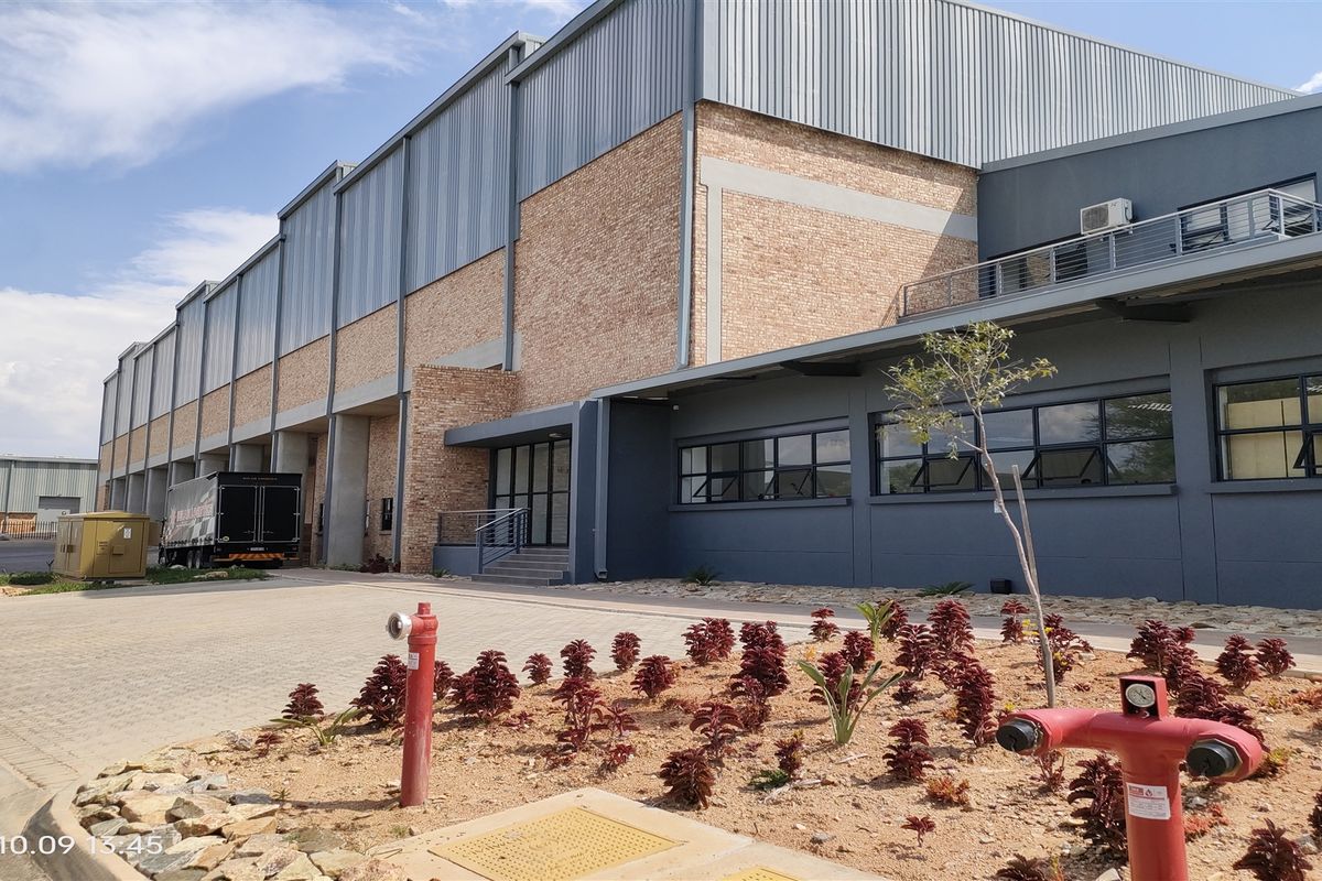 5024m2  Warehouse  - TO LEASE in KYA SAND - Photo 2