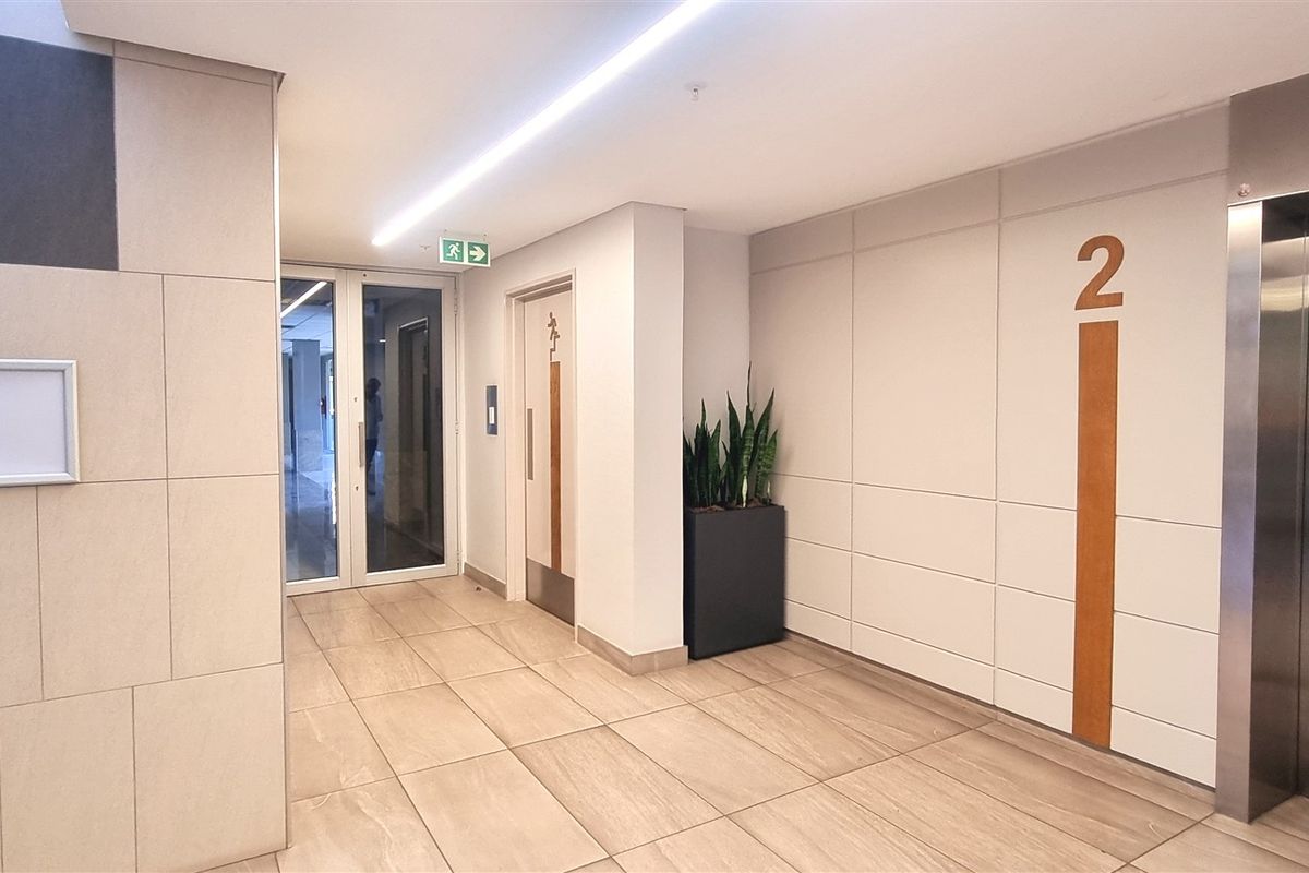 Office space to let in The Woodlands Office Park - Photo 2