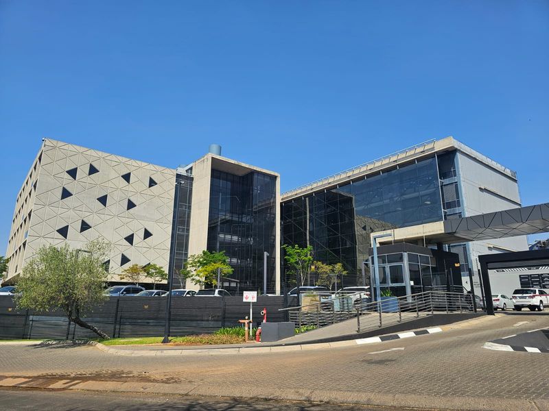 TO LET – Upmarket & Immaculate Office Space  135m2– Menlyn - Photo 1