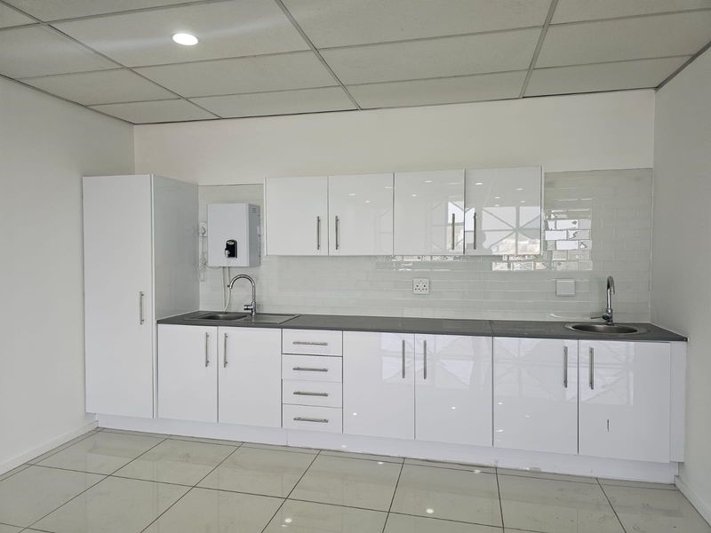 TO LET – Upmarket & Immaculate Office Space  436m2– Menlyn - Photo 8