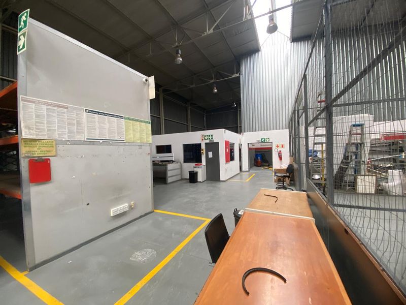 4,194m2 Freestanding Logistics Facility To Let | Large Yard | Superlink Access | 600A Power - Photo 10