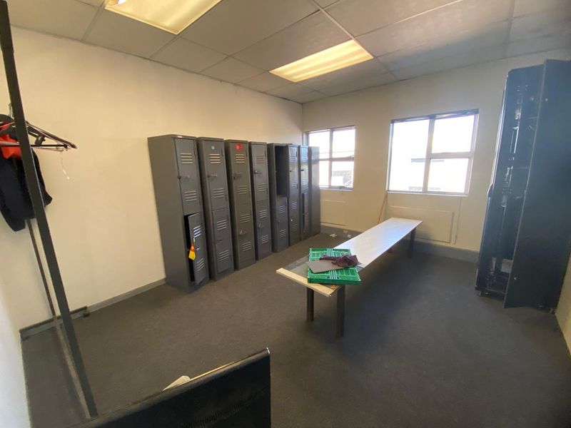 4,194m2 Freestanding Logistics Facility To Let | Large Yard | Superlink Access | 600A Power - Photo 9