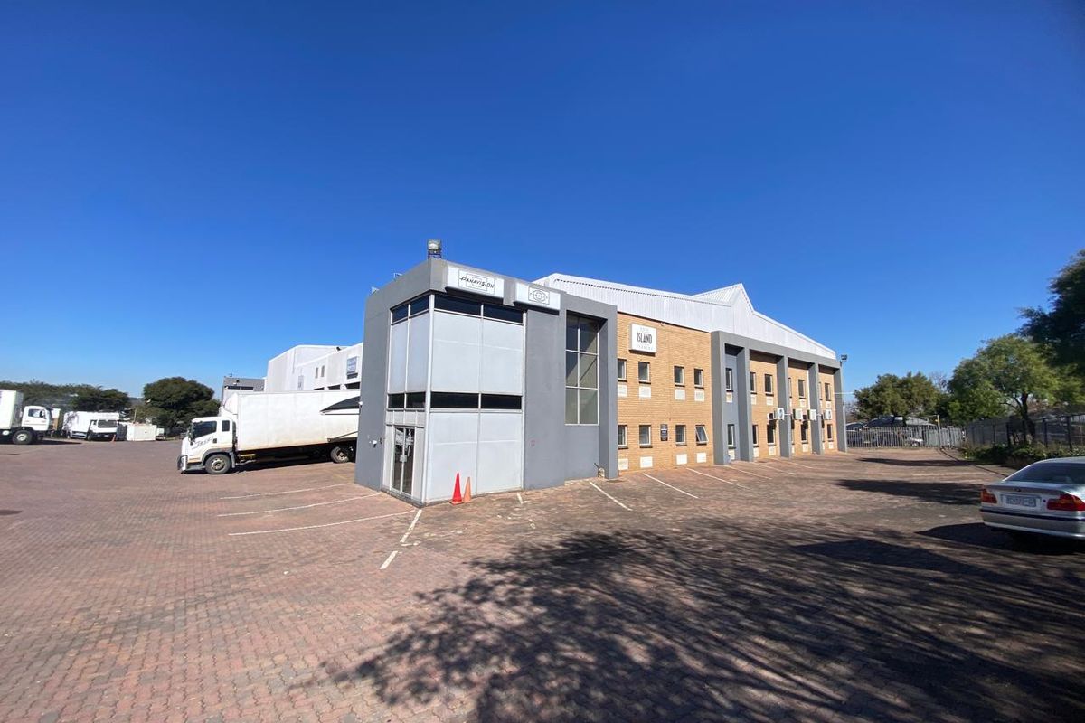 4,194m2 Freestanding Logistics Facility To Let | Large Yard | Superlink Access | 600A Power - Photo 2