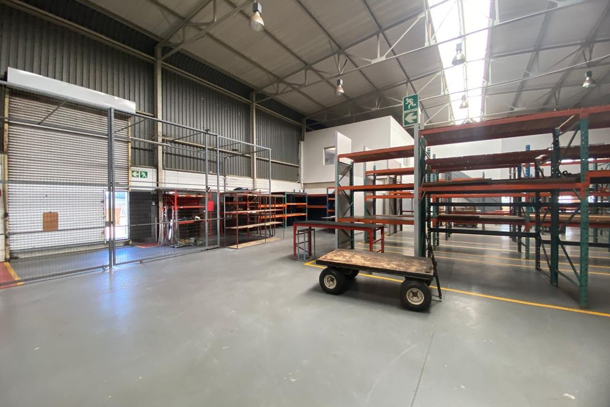 4,194m2 Freestanding Logistics Facility To Let | Large Yard | Superlink Access | 600A Power - Photo 4