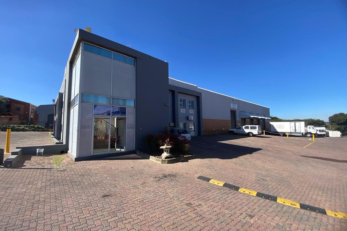 4,194m2 Freestanding Logistics Facility To Let | Large Yard | Superlink Access | 600A Power - Photo 3