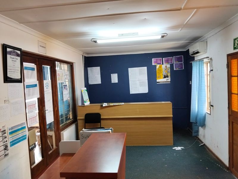 An office space is available - Photo 7