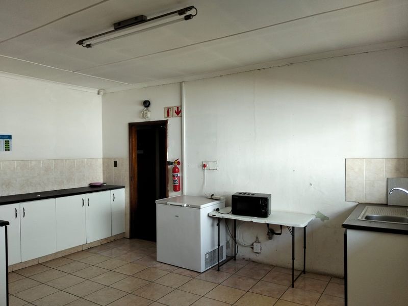 An office space is available - Photo 5