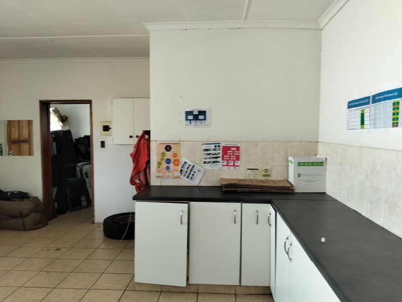 An office space is available - Photo 4