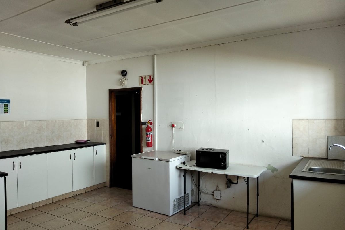 An office space is available - Photo 5