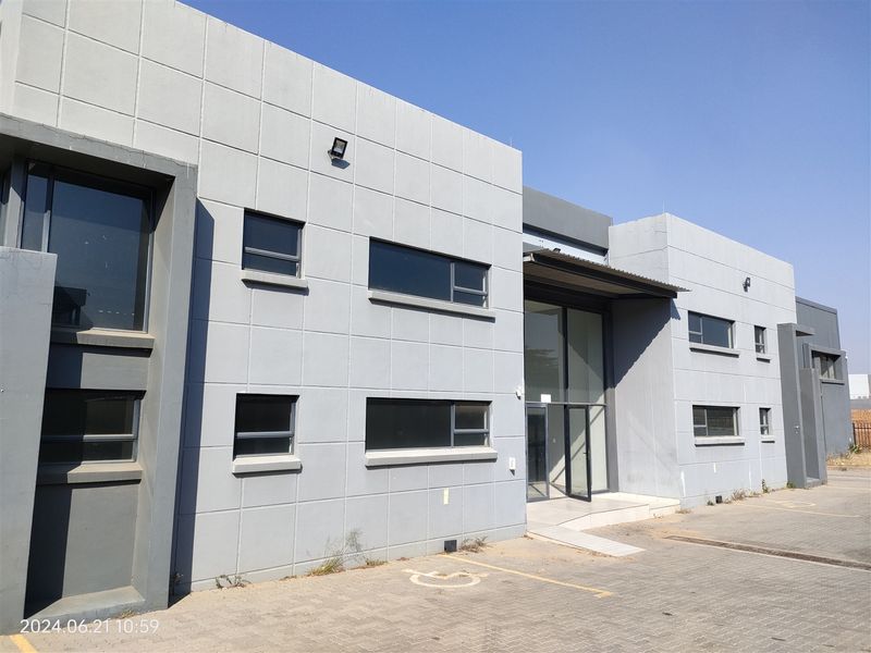2145m2  Warehouse  - TO LEASE in Cosmo  Business Park - Photo 1