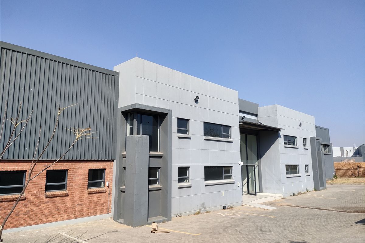 2145m2  Warehouse  - TO LEASE in Cosmo  Business Park - Photo 2